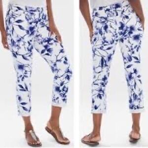 Chico's So Slimming Girlfriend 5 pockets Blue/White Floral crop pants, size 2.5